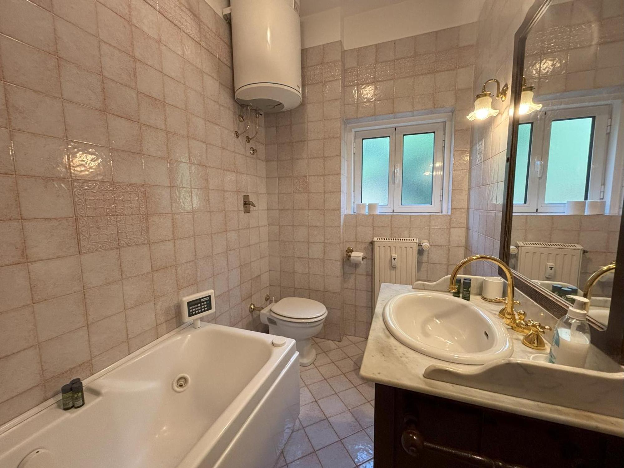 Affitto Turistico Via Bonomea 219-1 Apartman Trieszt Kültér fotó